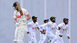 টাইগারদের আগুন বোলিংয়ে বিপদে অস্ট্রেলিয়া