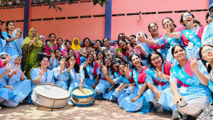 ছাত্রীদের এসএসসির ফলাফল উদযাপনে ফ্রেশ অনন্যা