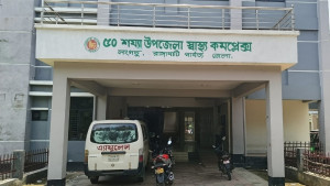 আকস্মিক ঝড়ে নৌকাডুবি, ছেলেকে বাঁচিয়ে ডুবে গেলেন বাবা