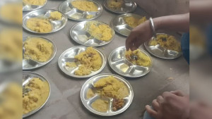 স্কুলে মিড-ডে মিলে লবণের বদলে ডিটারজেন্ট, অসুস্থ ৩৬ ছাত্রী হাসপাতালে