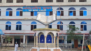 দেশেই পবিত্র কোরআনের আদলে ভাস্কর্য, ভিড় করছেন দূর-দূরান্তের মানুষ