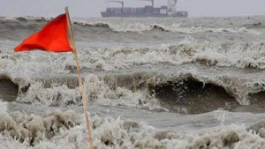 সাগরে লঘুচাপ, ৪ সমুদ্রবন্দরে সতর্কসংকেত