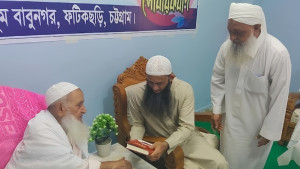 হেফাজতে ইসলামের আমিরের সঙ্গে ধর্ম প্রতিমন্ত্রীর সাক্ষাৎ