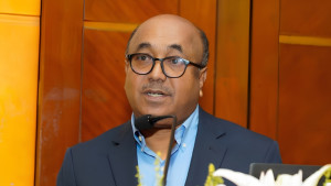 পদত্যাগ করছেন পিএসসির চেয়ারম্যান মোবাশ্বের মোনেম