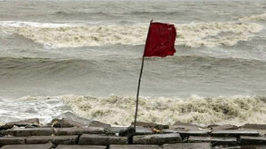 সব সমুদ্রবন্দরে ৩ নম্বর সতর্ক সংকেত