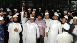 পুলিশ লাইন্সে গানবাজনার শব্দে ‘পড়াশোনায় ক্ষতি’, মাদ্রাসাছাত্রদের সঙ্গে সংঘর্ষে আহত ৩০