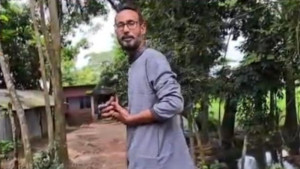সরকারি গাছ কাটতে গিয়ে স্থানীয়দের কাছে অবরুদ্ধ বিএনপি নেতা