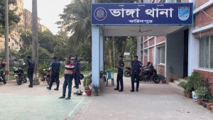 পূর্ণিমাকে স্ত্রী দাবি করে থানায় দুই ভাইয়ের তুলকালাম কাণ্ড