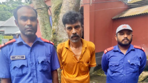 মেয়েকে ধর্ষণের অভিযোগে সৎ বাবা আটক