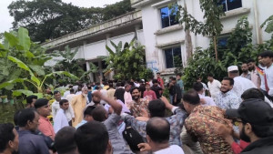 জামায়াতের কর্মসূচিতে হামলা, ভিডিও ধারণ করায় সাংবাদিককে মারধর