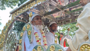 ২৫ বছর ইমামতির পর বিদায় বেলা কাঁদলেন, সবাইকে কাদাঁলেন