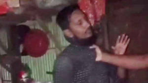 গভীর রাতে গৃহবধূর ঘরে চিকিৎসক, ধরা পড়ে বললেন ‘প্রেশার মাপতে আসছি’