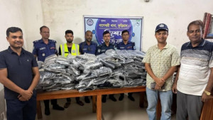 কুড়িগ্রামে বিপুল পরিমাণ ভারতীয় চোরাই কাপড় জব্দ