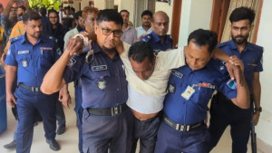 রায় শুনে আদালতে জ্ঞান হারালেন আ.লীগ নেতা
