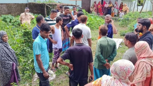 ঝগড়ার পর আগুনে পুড়ল ঘর, ভেতরে মিলল একজনের মরদেহ