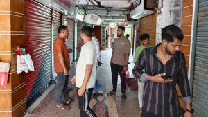 এক রাতে বেবী প্লাজার ৬ দোকানে চুরি