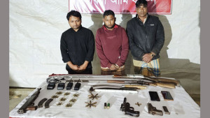 কক্সবাজারে অস্ত্র-গুলিসহ ৩ শীর্ষ সন্ত্রাসী আটক