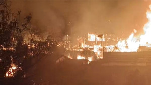 মধ্যরাতে উখিয়ার রোহিঙ্গা ক্যাম্পে আগুন