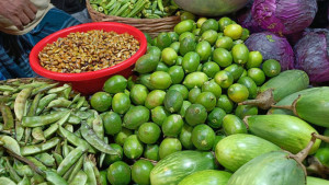 বরিশালে লেবুর বাজারে আগুন