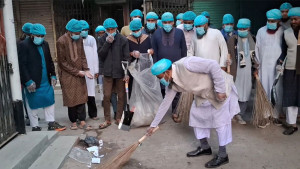 ঝাড়ু হাতে রাস্তা পরিষ্কারে নামলেন এমপি ফজলুর