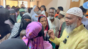 অনিয়মের অভিযোগে হাসপাতালে রোগীর বেশে এমপি