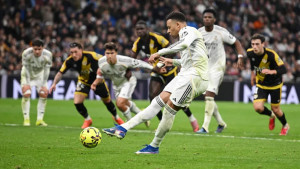 নাটকীয় জয়ে বার্সার ঘাড়ে নিঃশ্বাস ফেলল রিয়াল