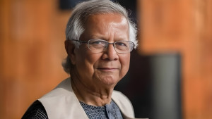 ওসমান হাদির পরিবারকে ফ্ল্যাটের দলিল হস্তান্তর প্রধান উপদেষ্টার