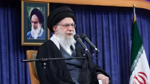 যুক্তরাষ্ট্র ইরানে হামলা চালালে আঞ্চলিক যুদ্ধ বেধে যাবে: খামেনি