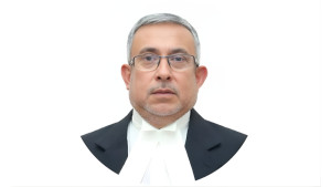 বিদেশে বসে হাইকোর্ট বিভাগের বিচারপতির পদত্যাগ