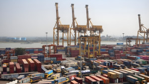 চট্টগ্রাম বন্দরে অচলাবস্থা, রোজায় পণ্য সংকটের শঙ্কা