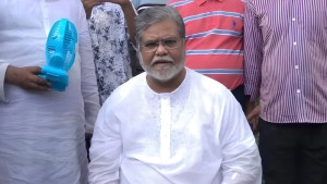 ভোট না দিলে কাউকে ছাড়ব না, ছারখার করে দেব: মঞ্জুরুল মুন্সী