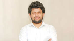 কত কম দামে তাদেরকে বিক্রি করে দিল: মাহফুজ আলম