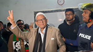 বিসমিল্লাহ বলে ভোট দিলেন মির্জা ফখরুল