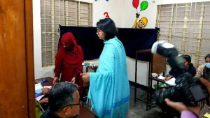 ভোট দিলেন তাসনিম জারা