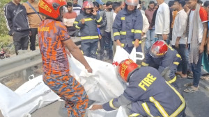 এক্সপ্রেসওয়েতে রেলিংয়ে মোটরসাইকেলের ধাক্কা, নিহত ২