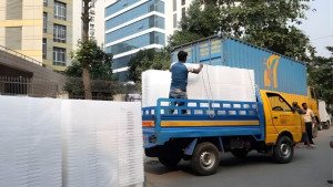 কেন্দ্রে পৌঁছাতে শুরু করেছে ব্যালট