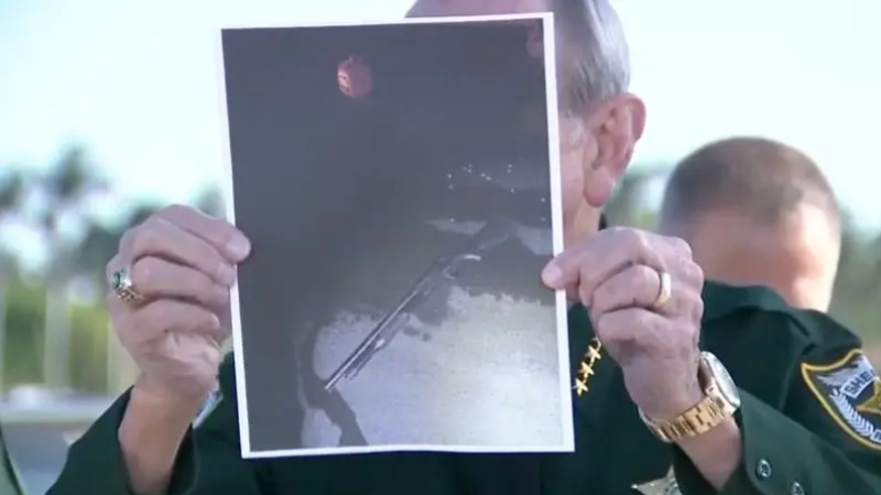 ট্রাম্পের বাসভবনের সীমানায় প্রবেশ করায় ১ ব্যক্তিকে গুলি করে হত্যা