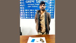 ফতুল্লায় ইয়াবা ও আগ্নেয়াস্ত্রসহ মাদক কারবারি গ্রেপ্তার