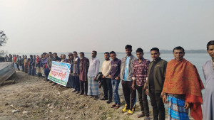 নদী ভাঙন রোধের দাবিতে মানববন্ধন