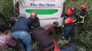 ঢাকা-বরিশাল মহাসড়কে বাসচাপায় নিহত ৬