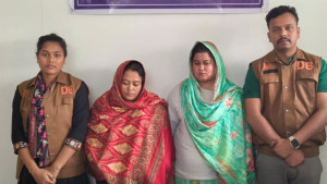 মুন্সীগঞ্জে ইয়াবা বিক্রির সময় দুই বোন গ্রেপ্তার