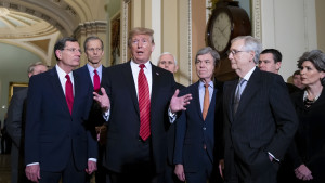 ট্রাম্পকে নিয়ন্ত্রণে আনতে সিনেটে যুদ্ধ ক্ষমতা প্রস্তাব পাস