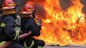 এবার আগুনে জ্বলছে জিগাতলার ভবন