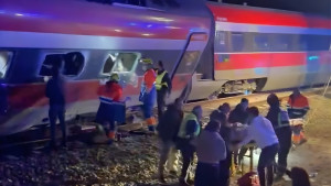 স্পেনে ভয়াবহ ট্রেন দুর্ঘটনায় নিহত অন্তত ২১