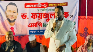 বিড়িতে ‘সুখটান’ দিয়ে ভোট চেয়ে বিতর্কে জামায়াতের ফয়জুল হক