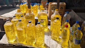ভোজ্যতেলের দাম কমলেও খুচরা বাজারে প্রভাব নেই