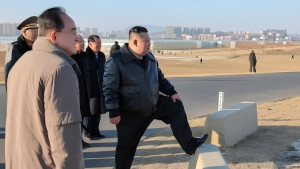 উত্তর কোরিয়াকে বদলে দেওয়ার ঘোষণা কিমের