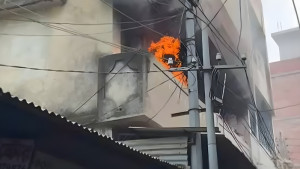 কুষ্টিয়ায় গোডাউনে আগুন