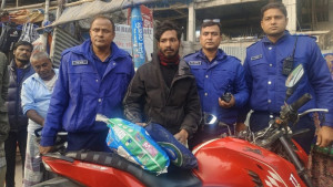 ডায়াপারের ব্যাগে লুকানো ছিল প্রায় ২ কেজি গাঁজা