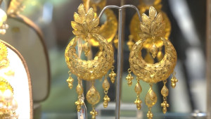 সোনার বাজারে বড় পতন, আজ থেকে বিক্রি হবে নতুন দামে